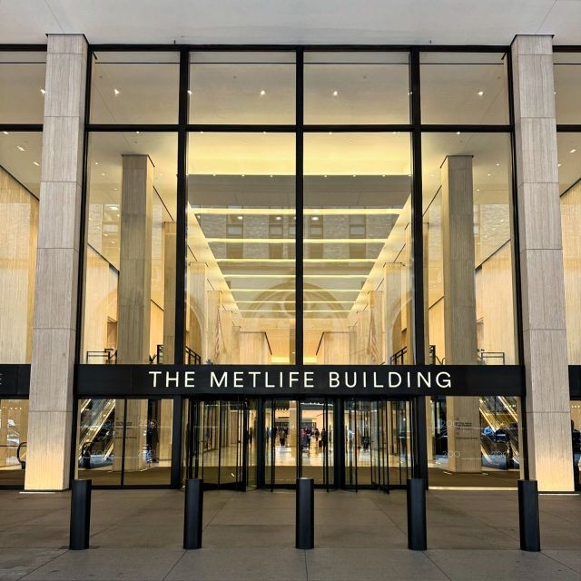 The 200 Park Avenue entrance of the MetLife Building